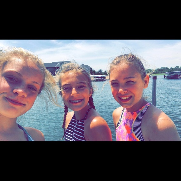 Profile Picture of Rylie Slaymaker (@rylieslaymaker) on Poshmark