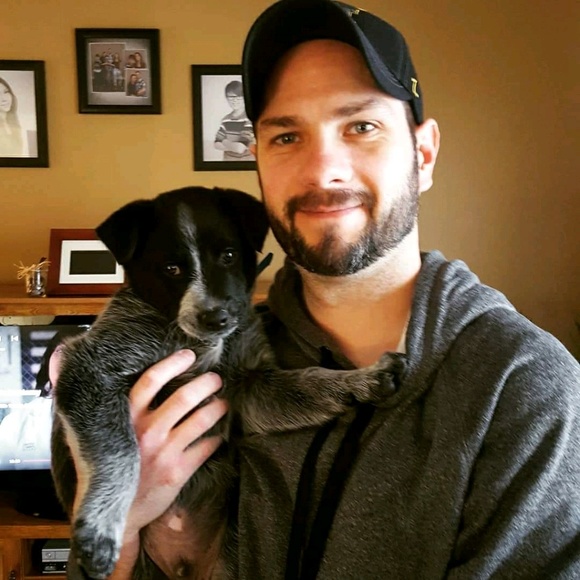 Profile Picture of Tom Evans (@tom424) on Poshmark