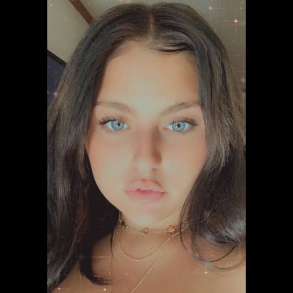 Profile Picture of Julia Jerard (@juliajerard13) on Poshmark