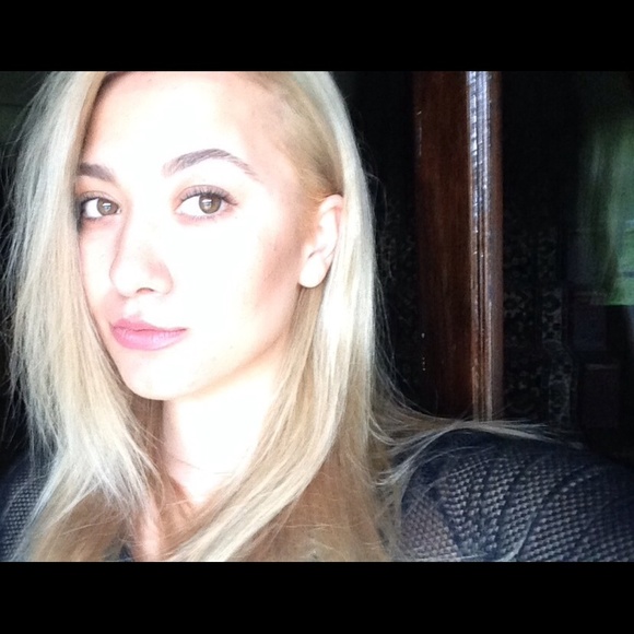 Profile Picture of Ali Rippeon (@alirippeon) on Poshmark