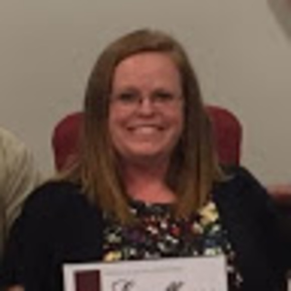 Profile Picture of Kelly James (@kellyjames990) on Poshmark