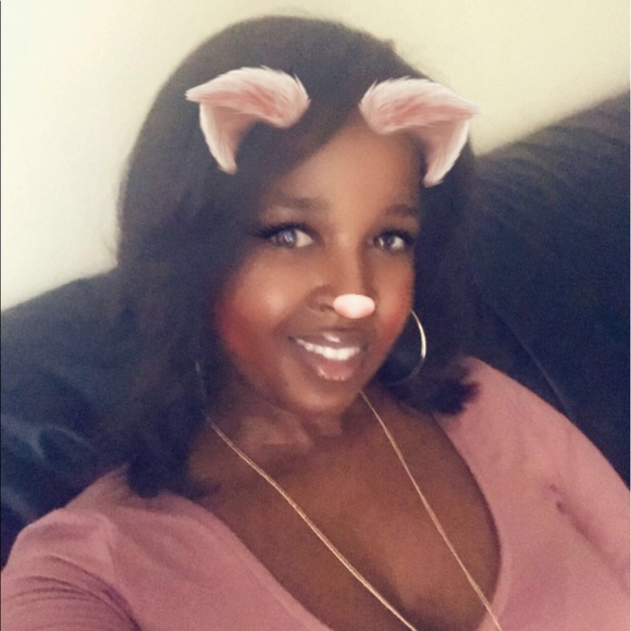 Profile Picture of Starr Scallion (@starrebony83) on Poshmark