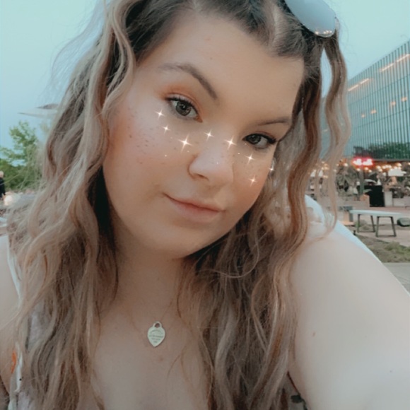 Profile Picture of Isabel Orilio (@isabelorilio) on Poshmark