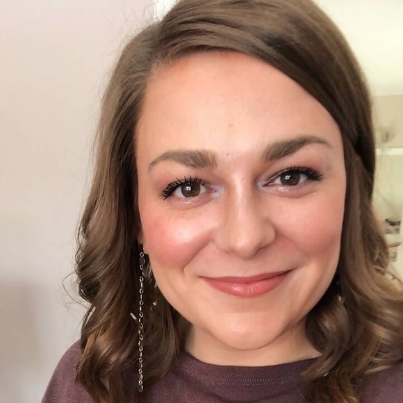 Profile Picture of Danielle Dirksen (@dekdirksen11) on Poshmark