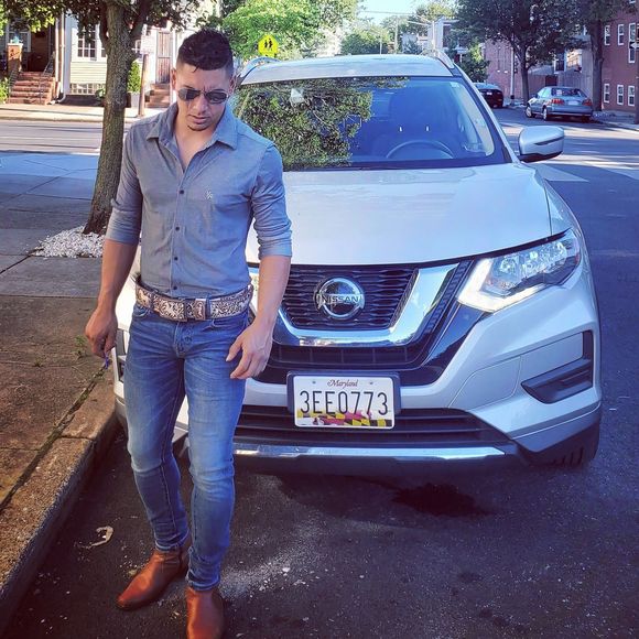 Profile Picture of Celvin Perez (@perezm_10) on Poshmark