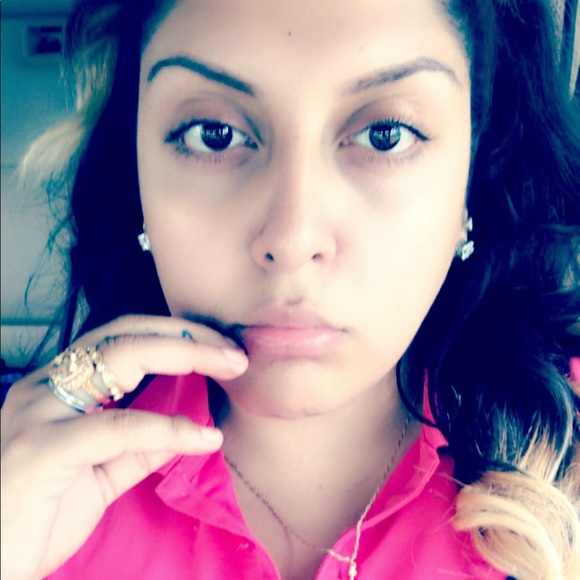 Profile Picture of Grace Bernal (@amazingrace215) on Poshmark