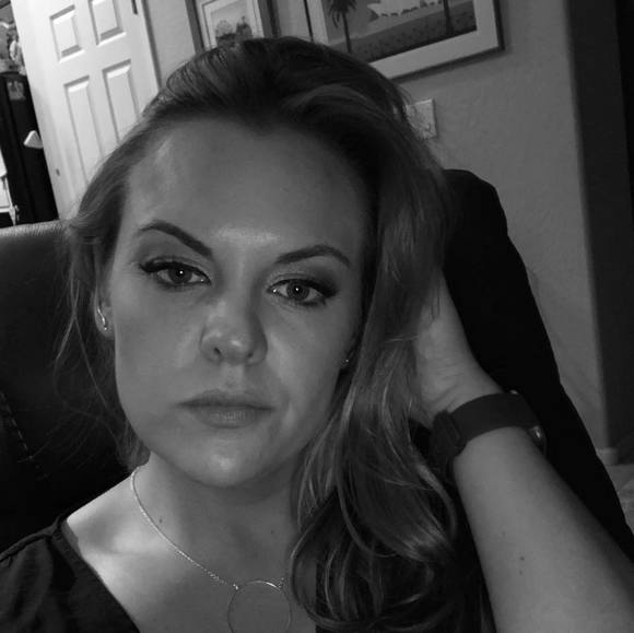 Profile Picture of Amy Simms (@asimms28) on Poshmark