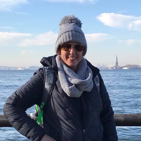 Profile Picture of Danielle Allred (@sieg1014) on Poshmark