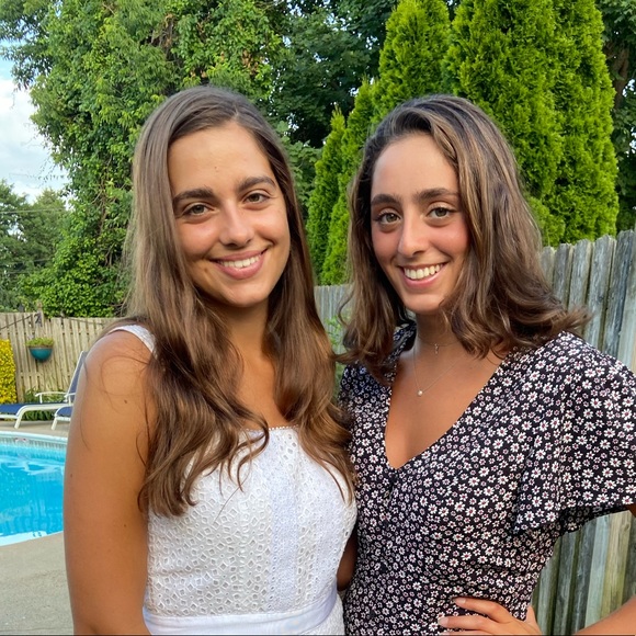 Profile Picture of Emma and audrey Wilenta (@emmaaudrey12) on Poshmark