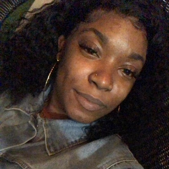 Profile Picture of Alexandria Holbert (@dreamchasinglex) on Poshmark