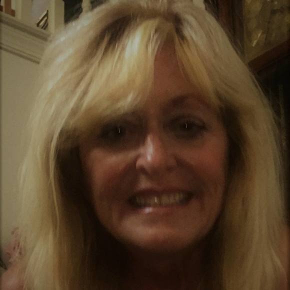 Profile Picture of Kathy Heidel (@blondeekh) on Poshmark