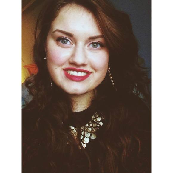 Profile Picture of Alyssa Curty (@alycur97) on Poshmark