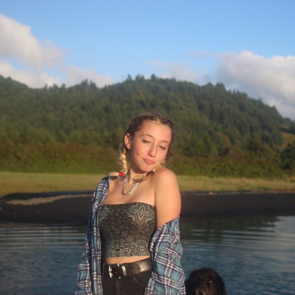 Gillian Ryan - Poshmark Profile Picture of Gillian Ryan (@gillian_ryan) on Poshmark