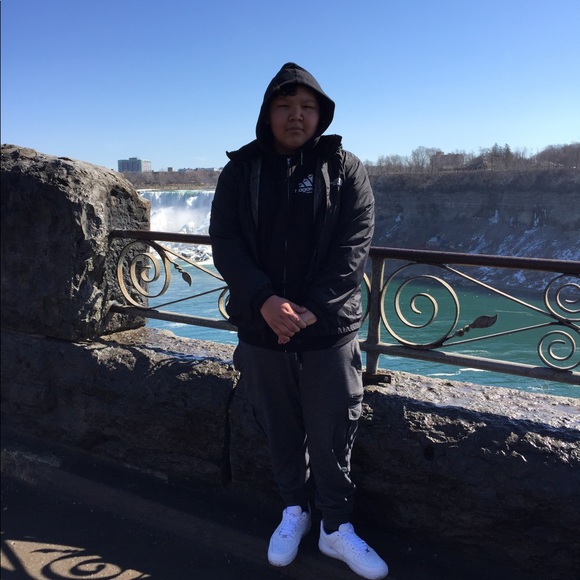 Profile Picture of Tony Sinclair (@tonysinclair17) on Poshmark