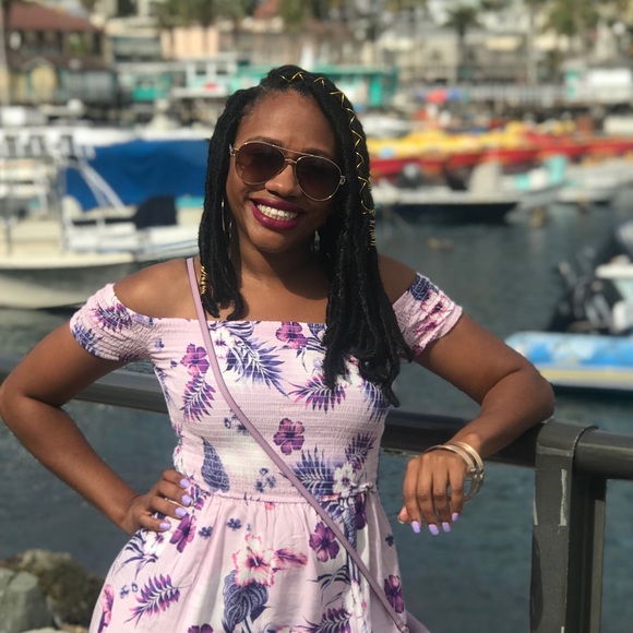 Profile Picture of Danyell Smith (@dsmitty) on Poshmark