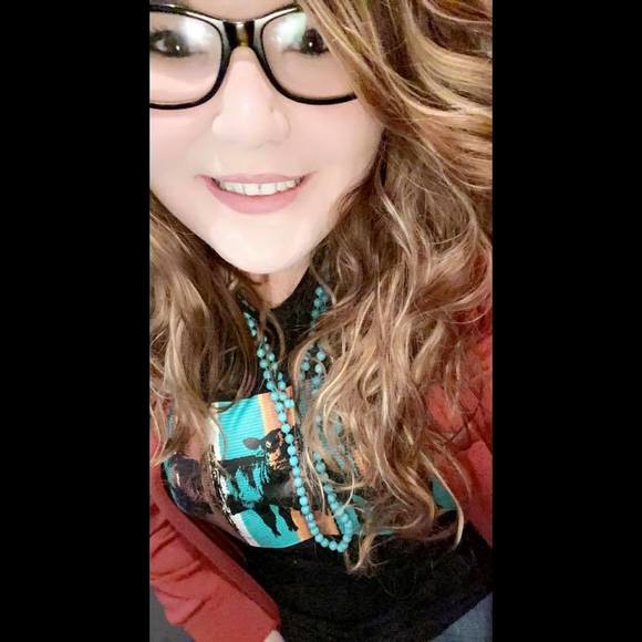 Profile Picture of Savannah Tanner (@savannahtann857) on Poshmark