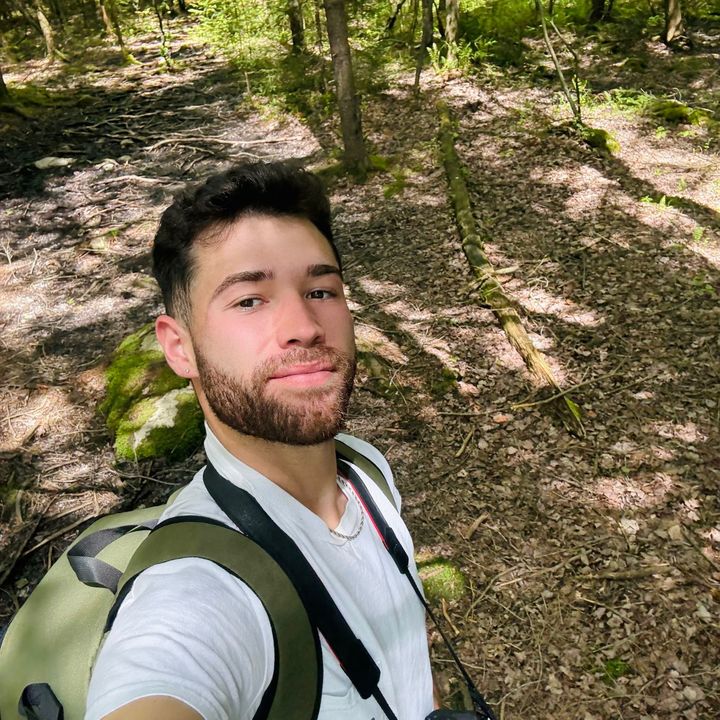 Profile Picture of Derek (@dereklederer) on Tiktok