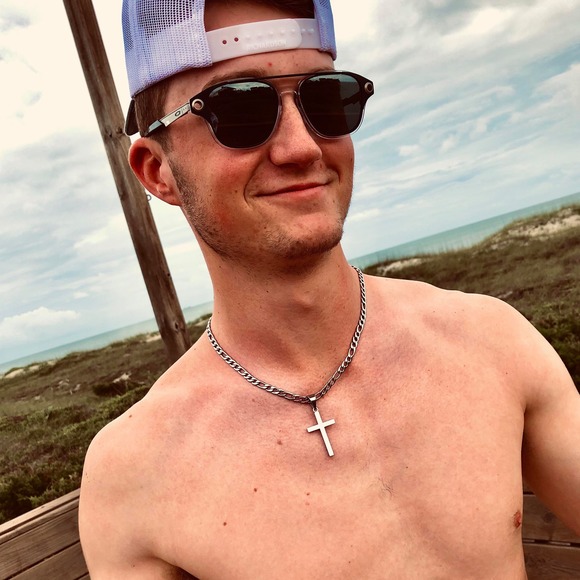 Profile Picture of Alex Gilliam (@alexgilliam13) on Poshmark