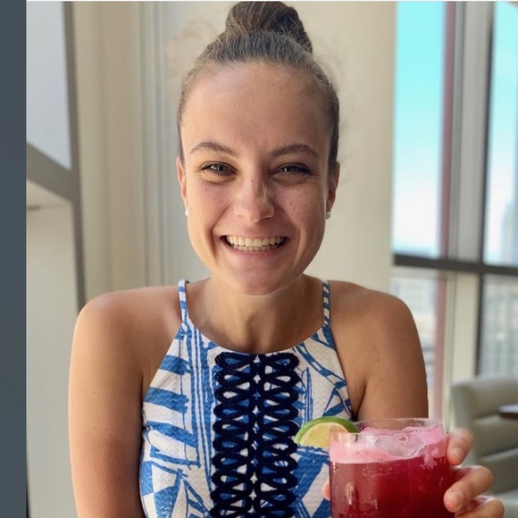 Profile Picture of Amanda Walsh (@amandakwalsh1) on Poshmark