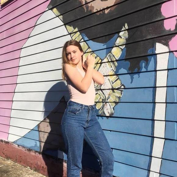 Profile Picture of Allie Drury (@alliedruryy) on Poshmark