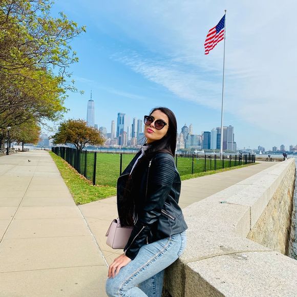 Profile Picture of Gabrielly Pessanha (@gabrielly_p) on Poshmark