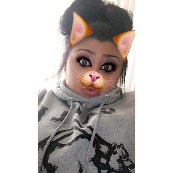 Profile Picture of Alexis Sabra (@alexissabra) on Poshmark