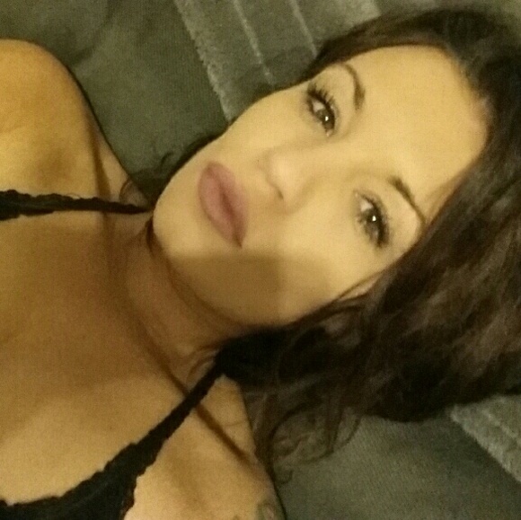 Profile Picture of Paige Ortiz (@pmarie26) on Poshmark