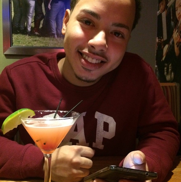 Profile Picture of Jonathan Esquea (@jonathanesquea) on Poshmark