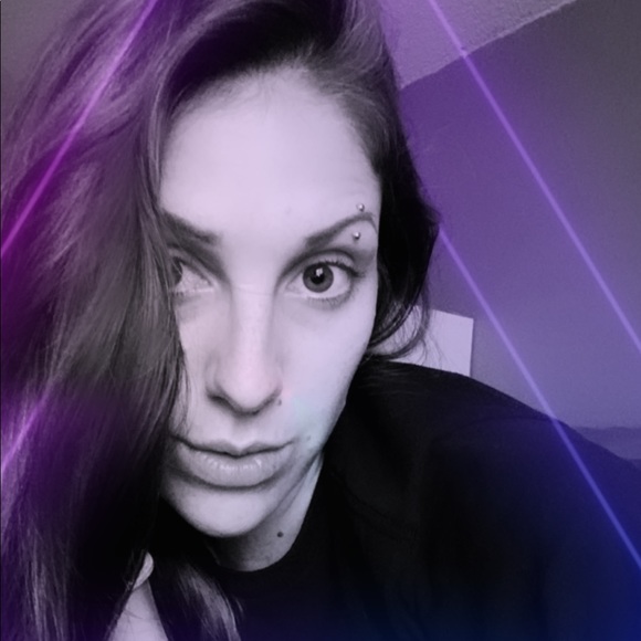 Profile Picture of Hellina Fjellström (@hellinaf) on Poshmark