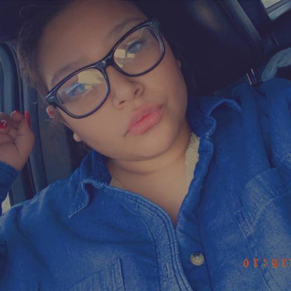 Profile Picture of Cecilia Andrade (@ceciliaa13) on Poshmark