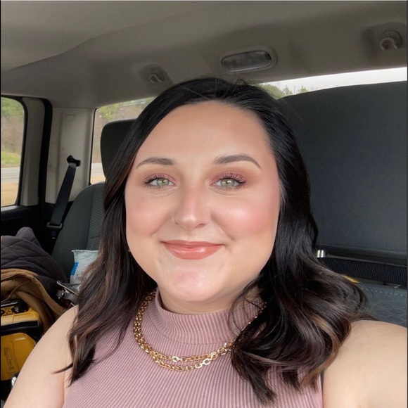 Profile Picture of Hailey Johnson (@hjohnson98) on Poshmark