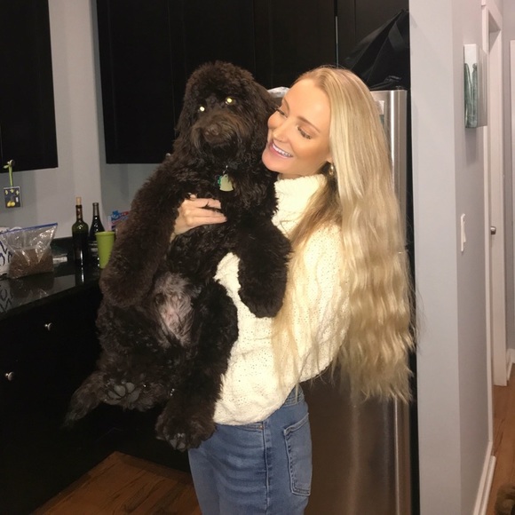 Profile Picture of Alyssa Hodgson (@alyssah722) on Poshmark