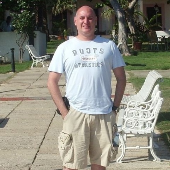 Profile Picture of Al Cantu (@alfcanmar) on Poshmark