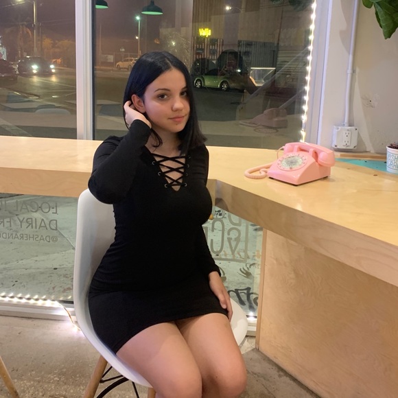 Profile Picture of Sofia Galiano (@svg_sofi) on Poshmark