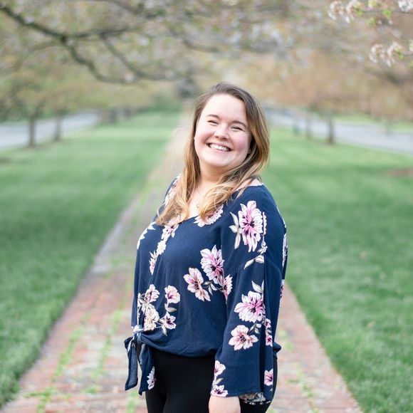 Profile Picture of Allison Shomaker (@allisonshomaker) on Poshmark