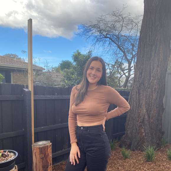 Profile Picture of Piper George (@pipergeorge22) on Poshmark