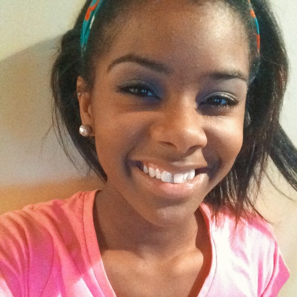 Profile Picture of Tianna Hester (@tapremier) on Poshmark