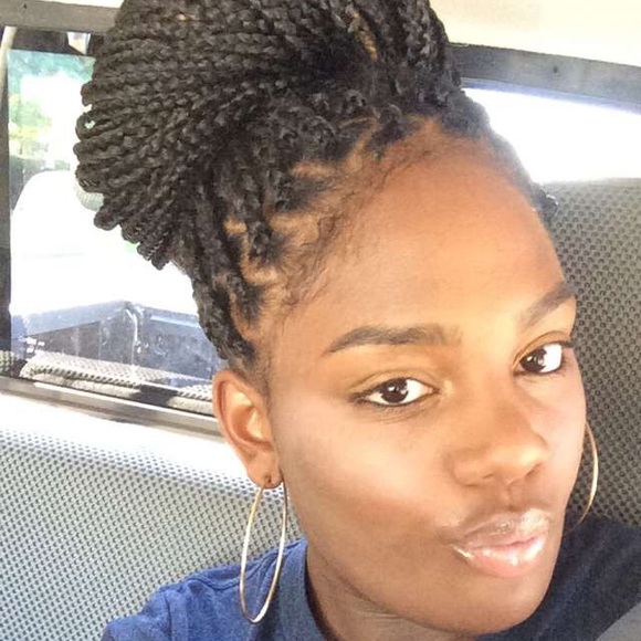 Profile Picture of Cheyenne Savain (@cheystackz) on Poshmark