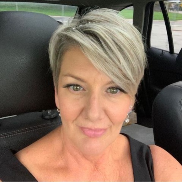 Profile Picture of Melissa Martin-hozjan (@missm73) on Poshmark