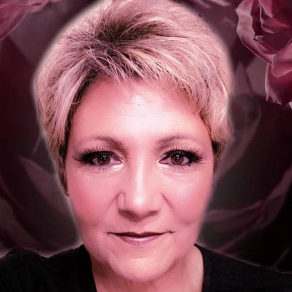 Profile Picture of Susan Stoper (@msnaff0417) on Poshmark