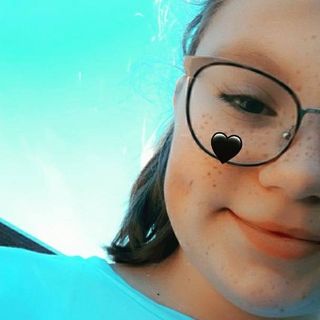 Jasmine Démarest - Facebook Profile Picture of Jasmine Démarest (@jasmine.demarest.3) on Facebook