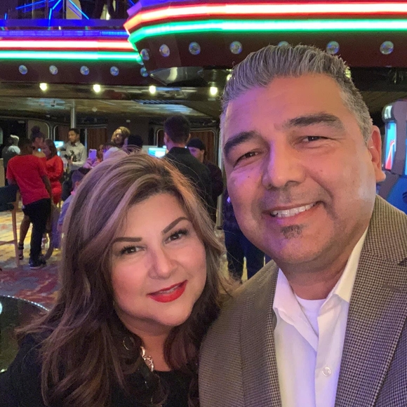 Profile Picture of Robin Roman (@robin4evr21) on Poshmark