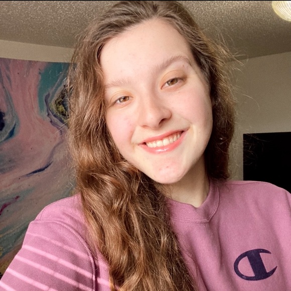 Profile Picture of Maddie Savadel (@msavadel) on Poshmark