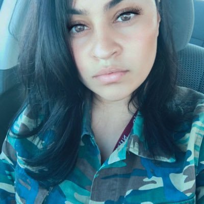 Profile Picture of Crystal Lora (@simply_dressed) on Twitter