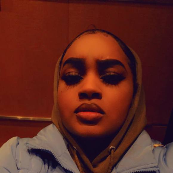 Profile Picture of Crystal Graves (@crissyg093) on Poshmark