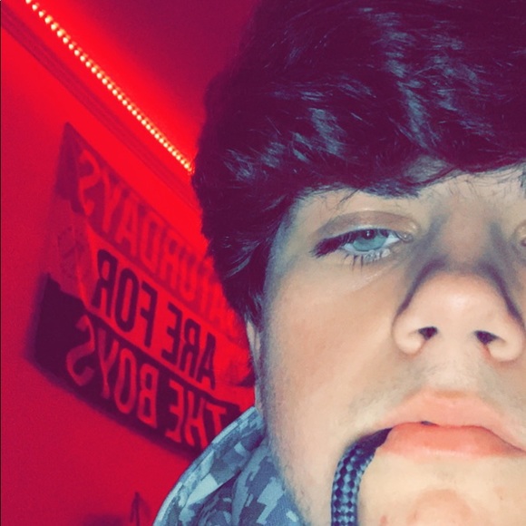 Profile Picture of Logan Wilds (@l0gan4) on Poshmark