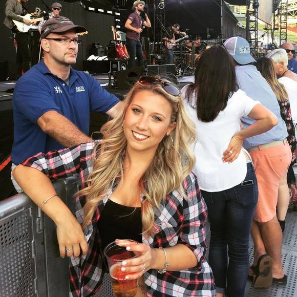 Profile Picture of Paige Glebus (@paigeglebus) on Poshmark