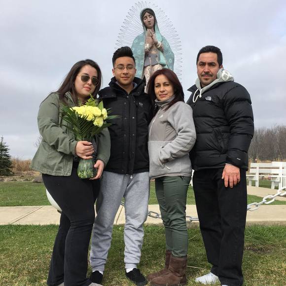 Profile Picture of Arturo Cabrera (@arturocabrera) on Poshmark