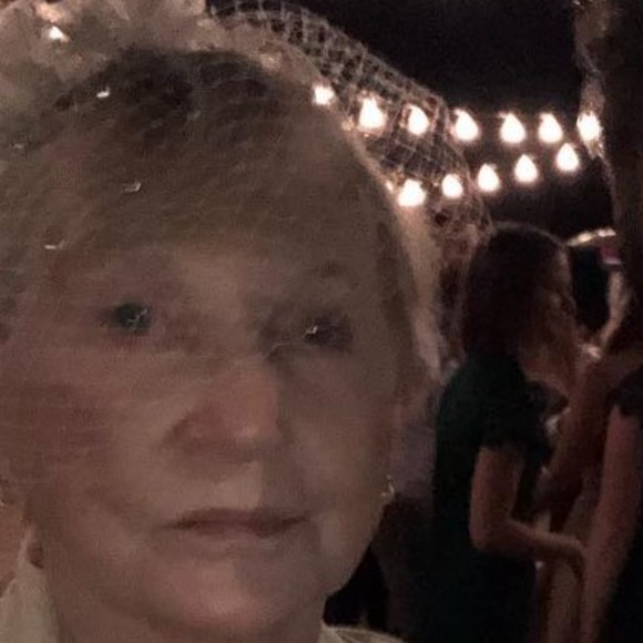 Ann Poulter - Poshmark Profile Picture of Ann Poulter (@anndpoulter) on Poshmark