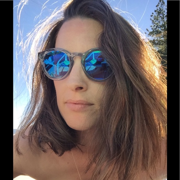 Profile Picture of Danielle Schindler (@dan_yelli) on Poshmark